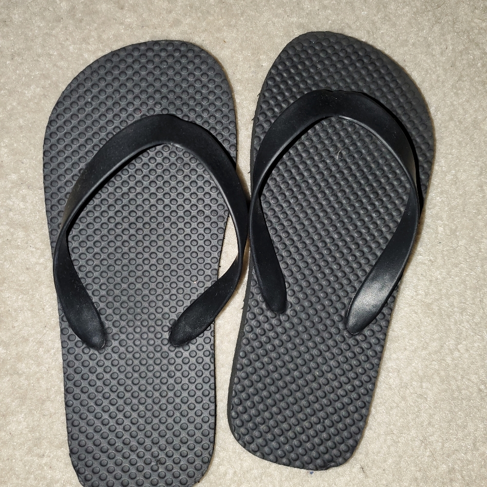 PRE OWNED KIDS FLIP FLOPS BLACK SIZE 13M-1M
